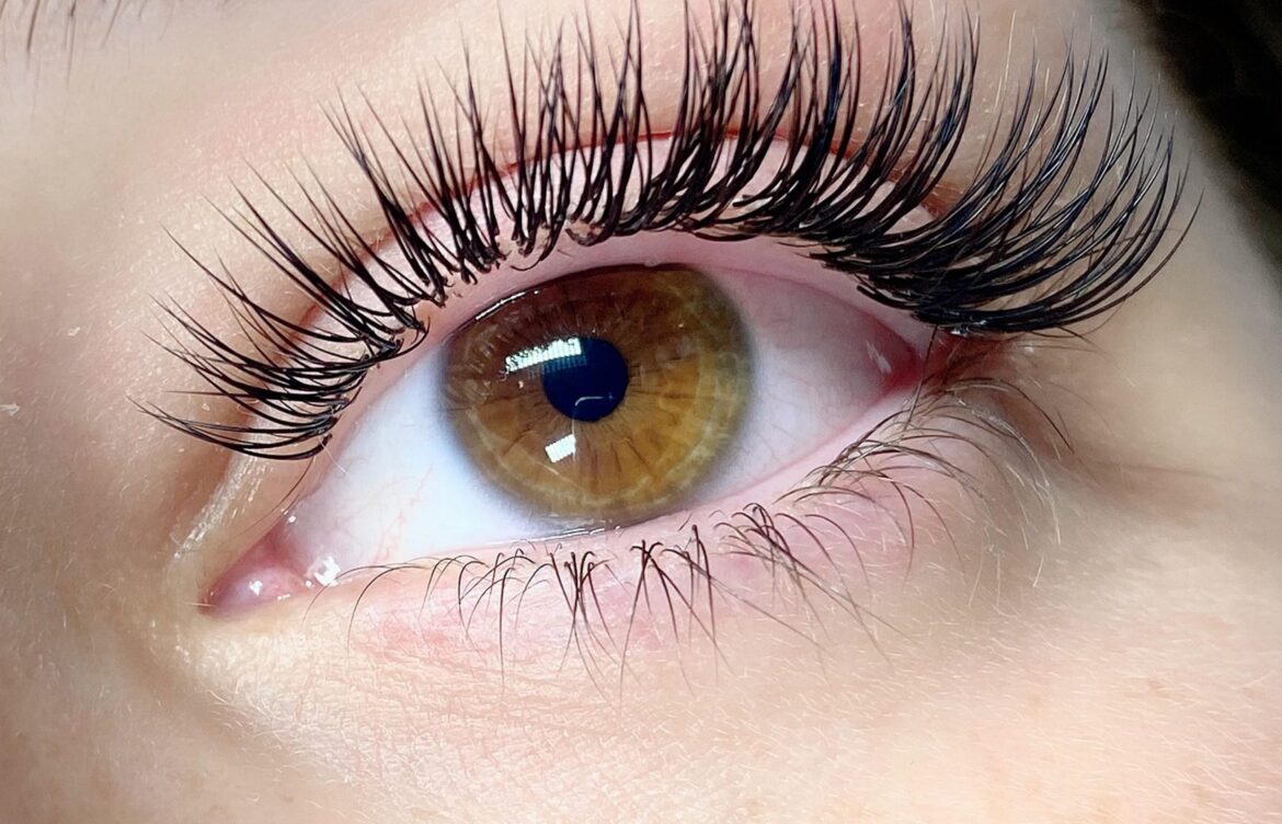 Why Hybrid Lash Extensions Are the Hottest Beauty Trend Right Now
